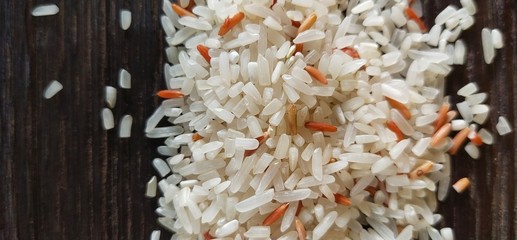 closeup of rice in bowlThe rice berry is clearly visible on the wooden table in my kitchen.