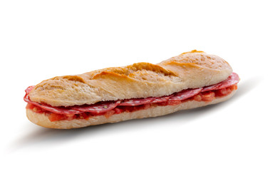 Baguette de salami y tomate sobre fondo blanco, bocadillo. Salami and tomato baguette on white background, sandwich.