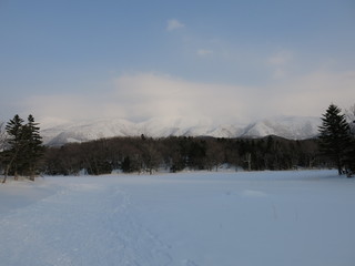 Fototapeta na wymiar 雪に覆われた知床五湖の二湖（冬の知床五湖エコツアー参加中に撮影したもの）