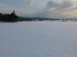 雪に覆われた知床五湖の一湖（冬の知床五湖エコツアー参加中に撮影したもの）