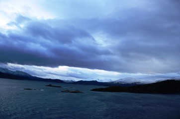 Fototapeta na wymiar Navigation de l’Express Côtier Hurtigruten de Bergen vers Alesund (Norvège)