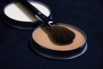 cosmetic brush and contour compact