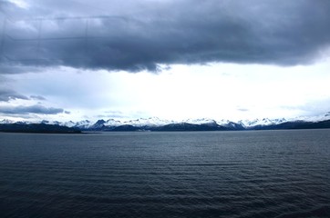 Navigation  de l’Express Côtier Hurtigruten  de Alesund vers Molde (Norvège)