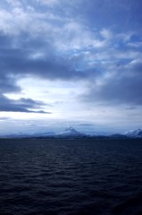 Navigation  de l’Express Côtier Hurtigruten  vers Tromso (Norvège)