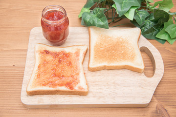 いちごジャムのパン