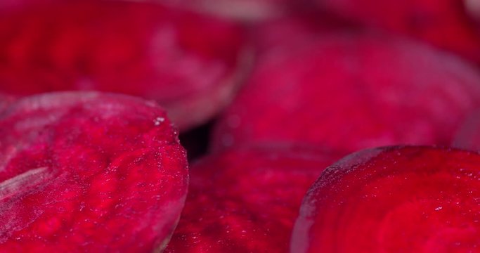 Rotating fresh slices beets .