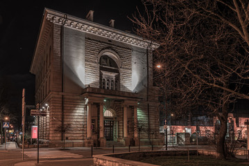 budynek oddziału Narodowego Banku Polskiego w Opolu w oncy - obrazy, fototapety, plakaty