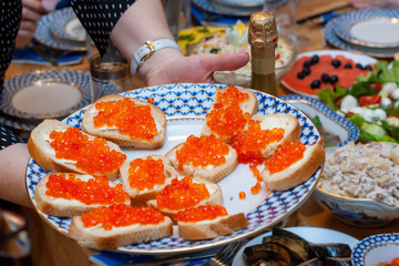 русское застолье, бутерброды с икрой, праздник, угощение