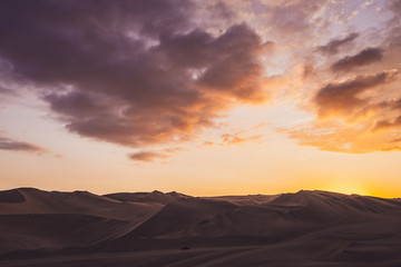 Fototapeta na wymiar Beautiful sunset in the desert