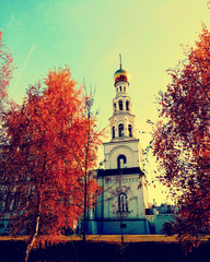 Fototapeta na wymiar church in autumn