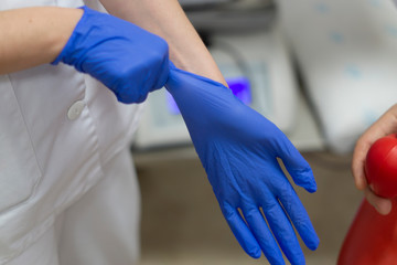 Obraz premium female doctor performing coronavirus test on a possible infected with blue gloves