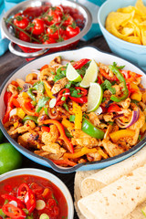 Chicken Fajita mit Dips