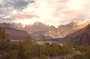 Obraz premium View of mountains with greenery