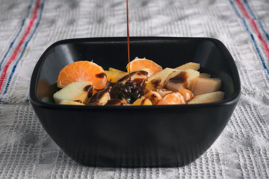 Fruit salad with chocolate/fosh ready to eat