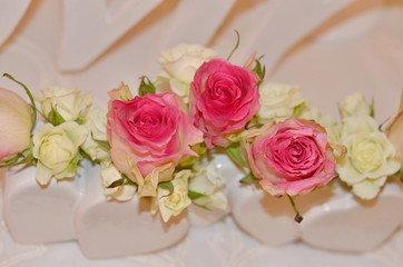 wedding table arrangement of roses 