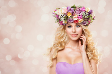 Woman Flower Wreath Hat, Beautiful Fashion Models with Roses Flowers in Hairstyle