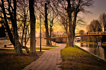 Ścieżka na kładkę nad kanałem Łuczańskim - Giżycko © gkjohn
