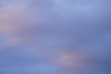 Sonnen Untergang mit Licht und Wolken