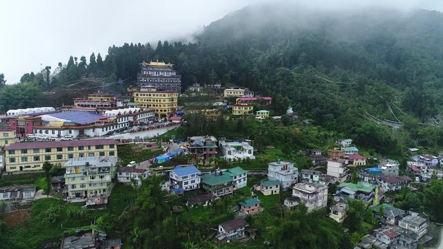 R&eacute;gion du monast&egrave;re de Rumtek dans le Sikkim en Inde vue du ciel