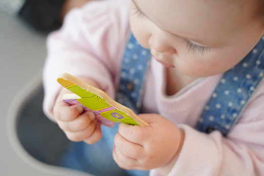 b&eacute;b&eacute;  joue jouet en bois