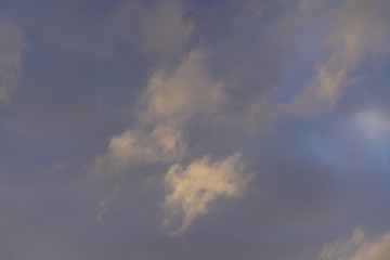 Fototapeta na wymiar Sonnen Untergang mit Licht und Wolken