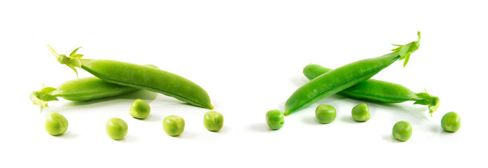 Obraz na płótnie Canvas fresh green peas isolated on a white background