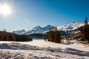 St. Moritz, St. Moritzersee, Engadiner Dorf, Corviglia, Piz Nair, Piz Julier, Winter, Wintersport, Winterwanderung, Alpen, Graubünden, Schweiz