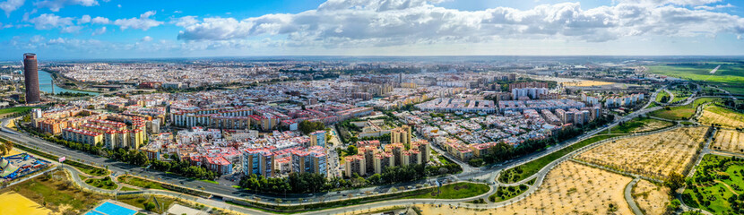Obraz premium Miasto Sewilla. Piękne Powietrzne Panorama Shot. Centrum i jego punkty orientacyjne, Hiszpania, Sewilla