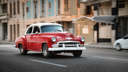 Obraz na płótnie Canvas Classic old car in Havana
