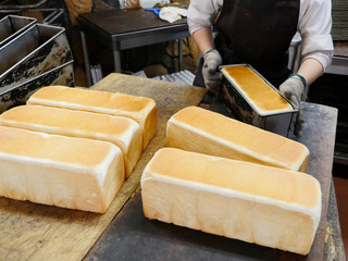 A scene of bread baked right after leaving the kiln