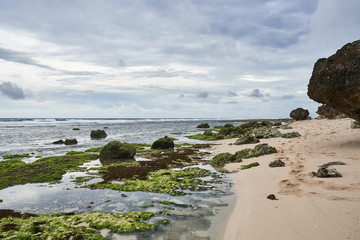 Fototapeta na wymiar Ocean coast line at the Bali, Indonesia with cloudy sky