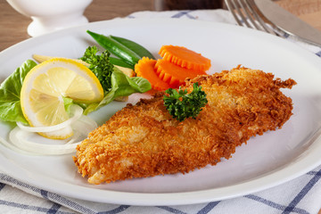 Fish breaded with fresh lemon