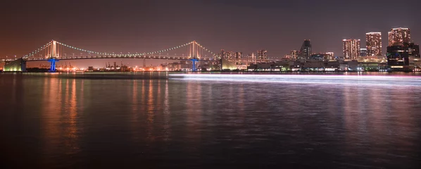 Foto op Plexiglas 東京湾のレインボーブリッジとリフレクション © Keiichi Wakui