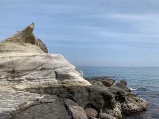 Fototapeta na wymiar Rocks by ocean