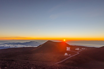 Fototapeta na wymiar Mesmerizing view of sunset at Mauna Kea in Big Island Hawaii USA