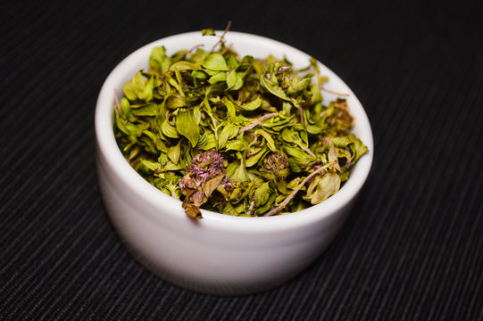 Травяные чаи с розой ,ромашкой,липой,тимьяном,лавандой.