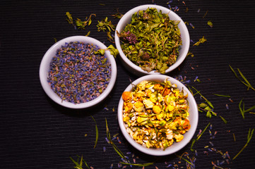 Травяные чаи с розой ,ромашкой,липой,тимьяном,лавандой.