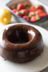 エンゼル型のチョコレートケーキ