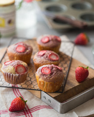 いちごの米粉マフィン