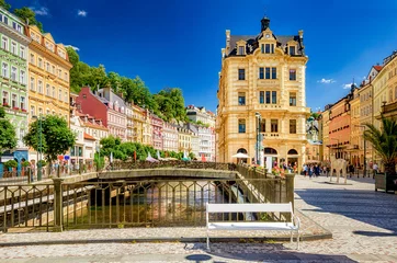 Foto op Canvas Kuuroord Karlovy Vary bij de Mill Colonnade in Bohemen, Tsjechië © mojolo