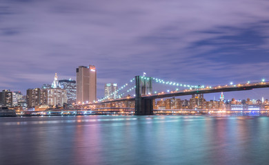 Obraz na płótnie Canvas Night view of Manhattan and Brooklyn bridge