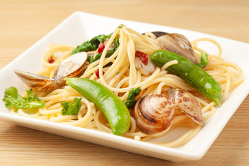 菜の花とスナックエンドウのスパゲッティー