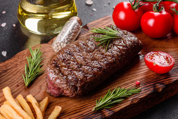 Ribeye steak with potatoes, onions and cherry tomatoes