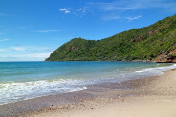 Obraz premium Rayong, Thailand - 15th September 2014 : Sai Kaew Beach along Coastline in Sattahip, Rayong, Thailand