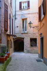Naklejka premium NARROW STREET IN ARGEGNO VILLAGE IN ITALY