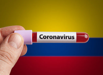 Obraz premium Scientist holding Coronavirus infected blood in test tube in front of Colombia flag. Pandemic COVID-19 infection in countries in world concept.