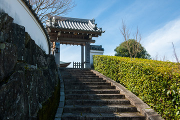 阿讃山脈と吉野川の借景、本楽寺