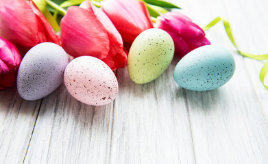 Obraz na płótnie Canvas Spring tulips and easter eggs