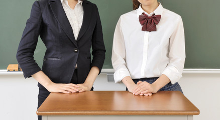 女子学生と女教師
