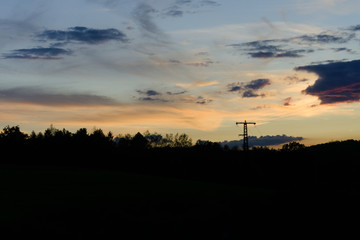 Obraz premium sunset on highway to prague